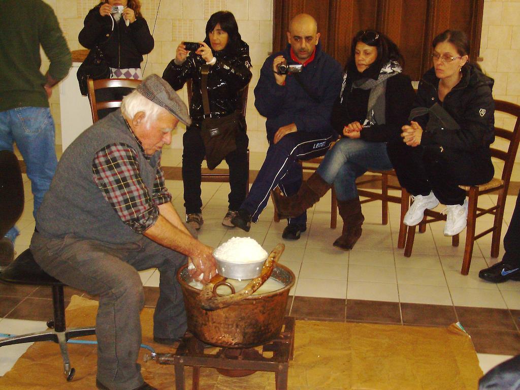 Agriturismo Cugumia Thiesi Bagian luar foto